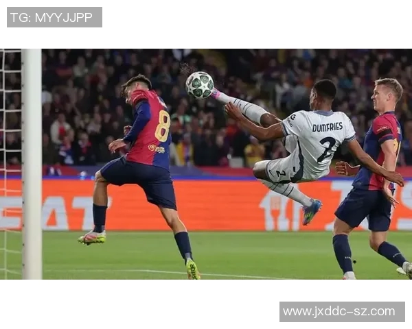 高清足球球星风采展现 超越赛场的经典瞬间与无限魅力 高清足球球星风采展现 超越赛场的经典瞬间与无限魅力